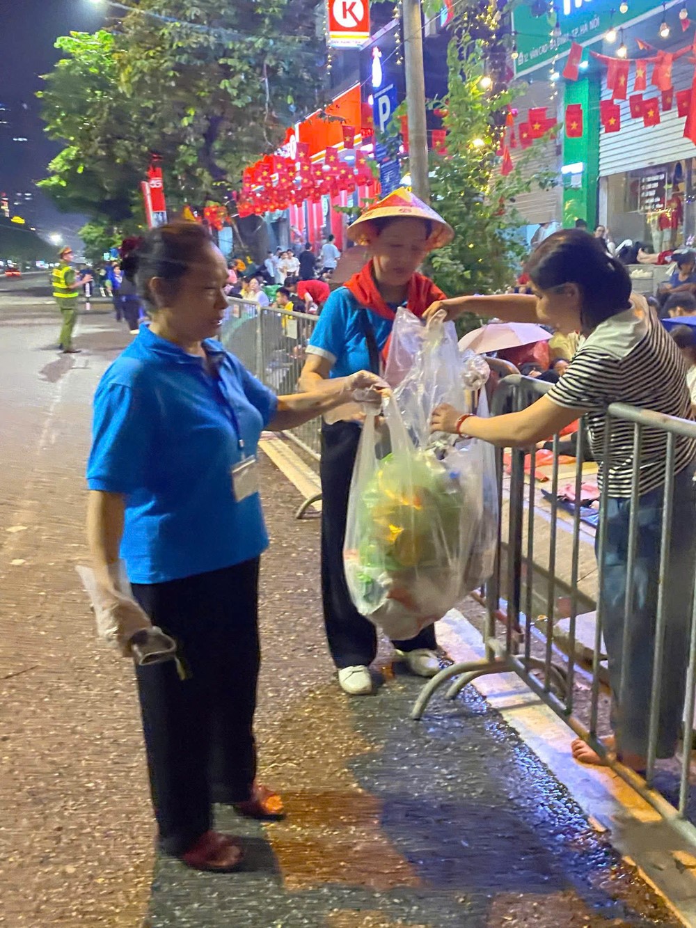 Phường Ngọc Hà: Những hành động đẹp trong ngày Quốc khánh 2/9- Ảnh 10.