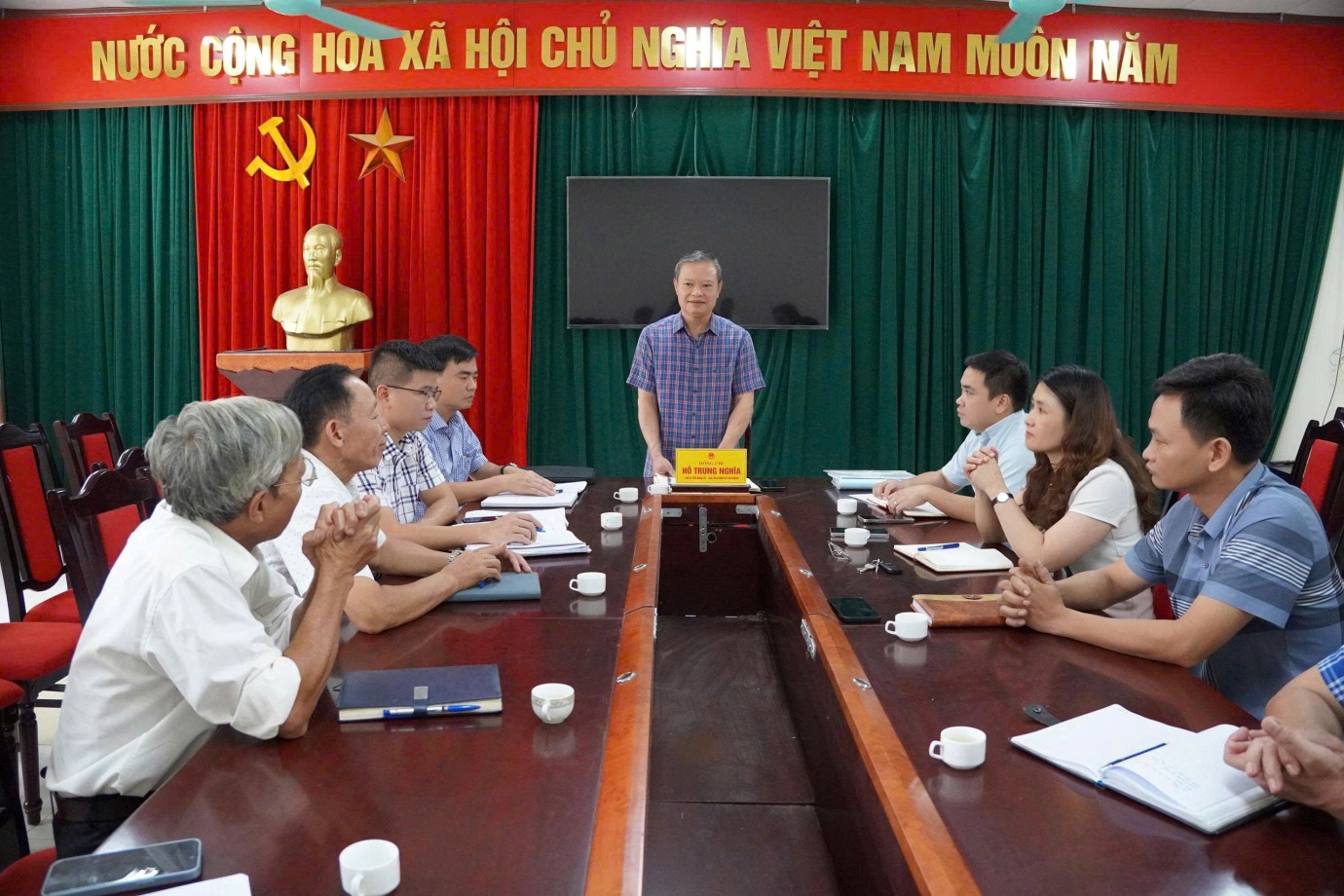 Đồng chí Hồ Trung Nghĩa - Phó Bí thư Đảng uỷ, Chủ tịch UBND xã làm việc với các thôn Đồng Nhân, Đông Lao, La Tinh- Ảnh 5.
