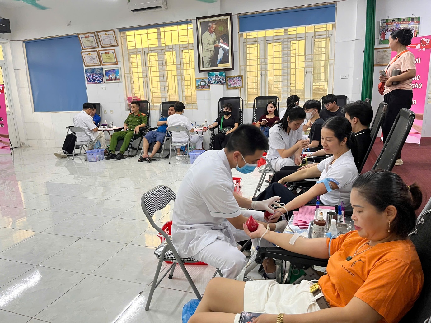 Tình nguyện viên xã An Khánh hiến được 474 đơn vị máu- Ảnh 4.