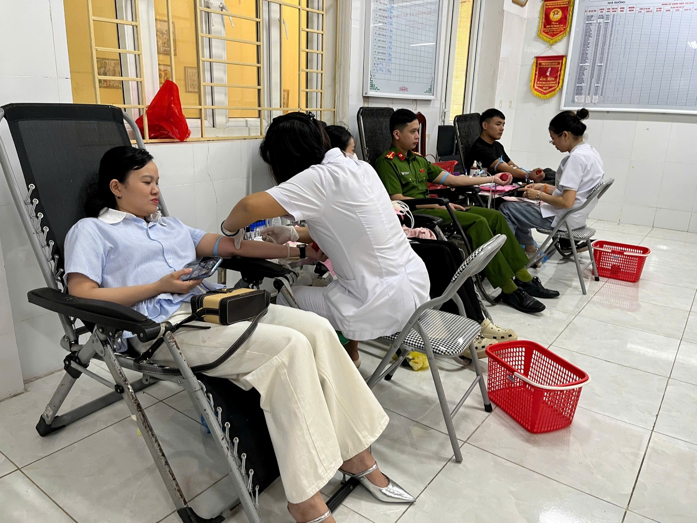 Tình nguyện viên xã An Khánh hiến được 474 đơn vị máu- Ảnh 5.