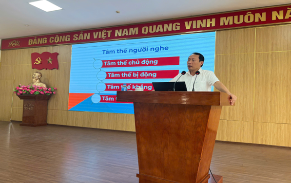 KHAI GIẢNG LỚP BỒI DƯỠNG NGHIỆP VỤ CÔNG TÁC TUYÊN GIÁO VÀ DÂN VẬN NĂM 2025
- Ảnh 2.