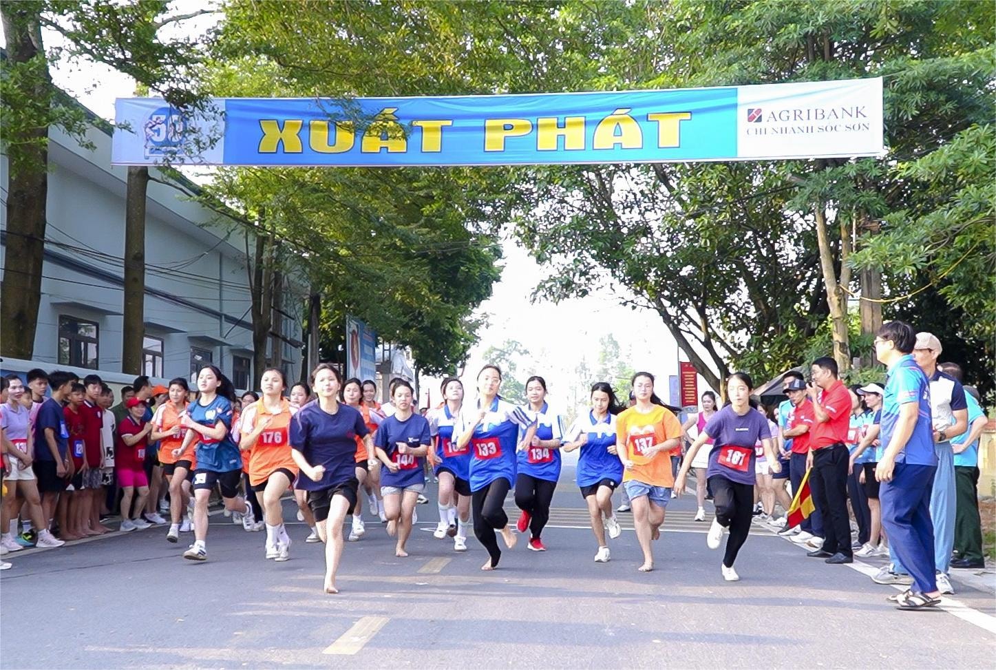 Hơn 400 vận động viên tham gia chung kết Giải chạy Báo Hànộimới mở rộng lần thứ 50 xã Kim Anh- Ảnh 3.