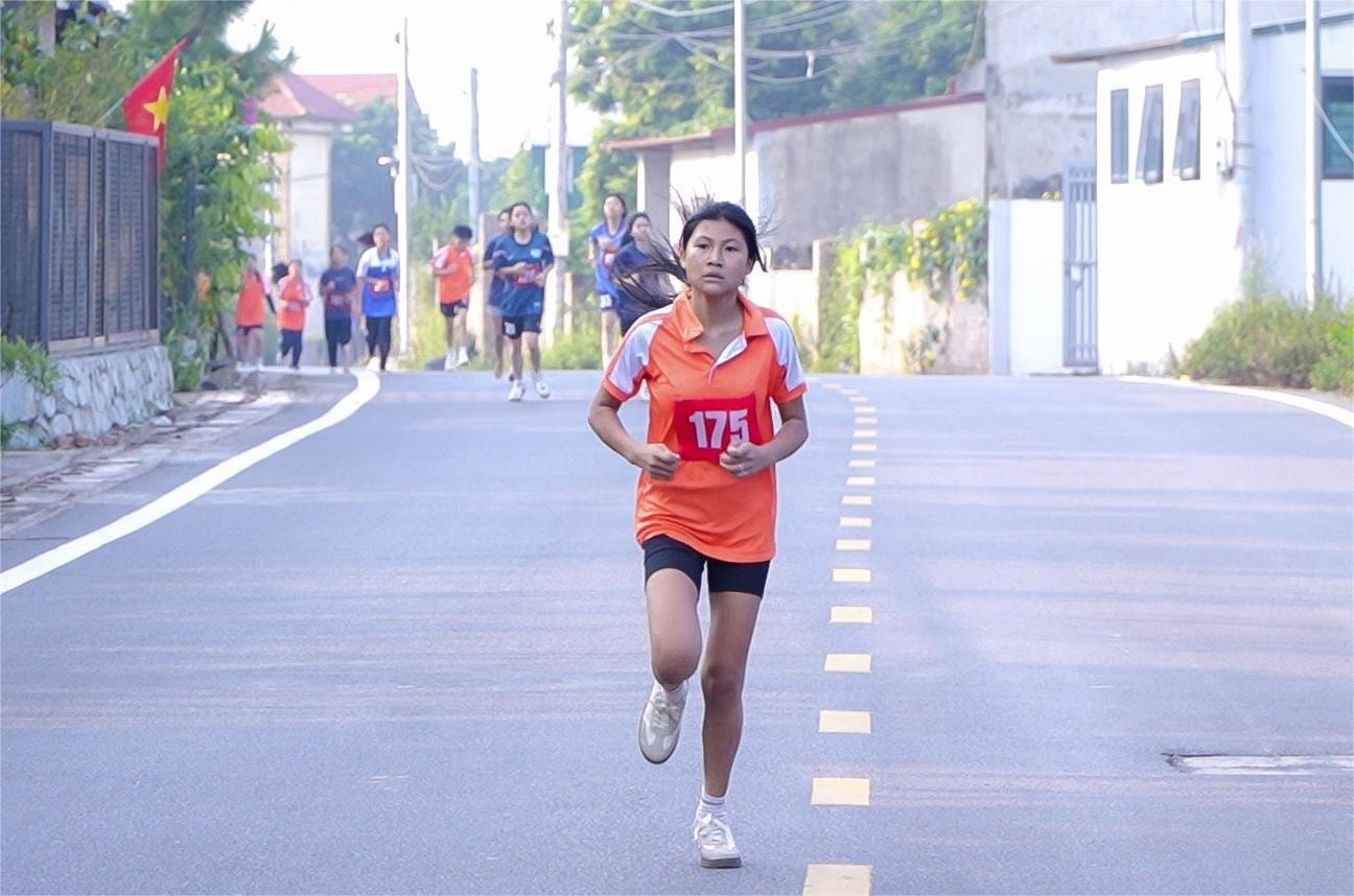 Hơn 400 vận động viên tham gia chung kết Giải chạy Báo Hànộimới mở rộng lần thứ 50 xã Kim Anh- Ảnh 4.