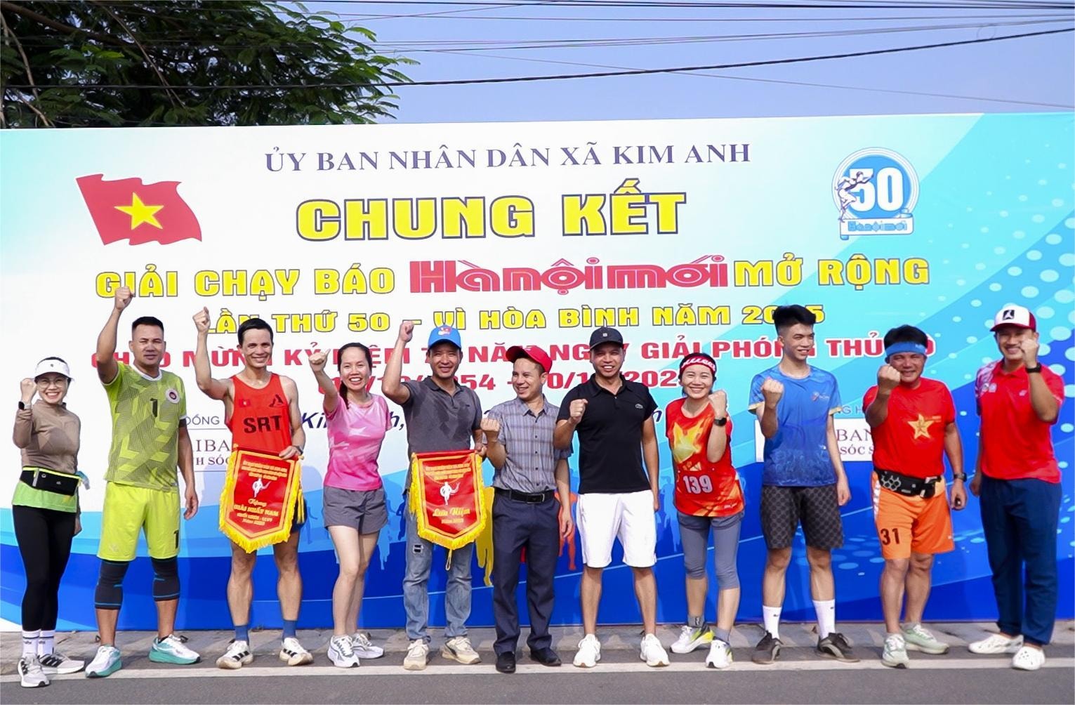 Hơn 400 vận động viên tham gia chung kết Giải chạy Báo Hànộimới mở rộng lần thứ 50 xã Kim Anh- Ảnh 8.