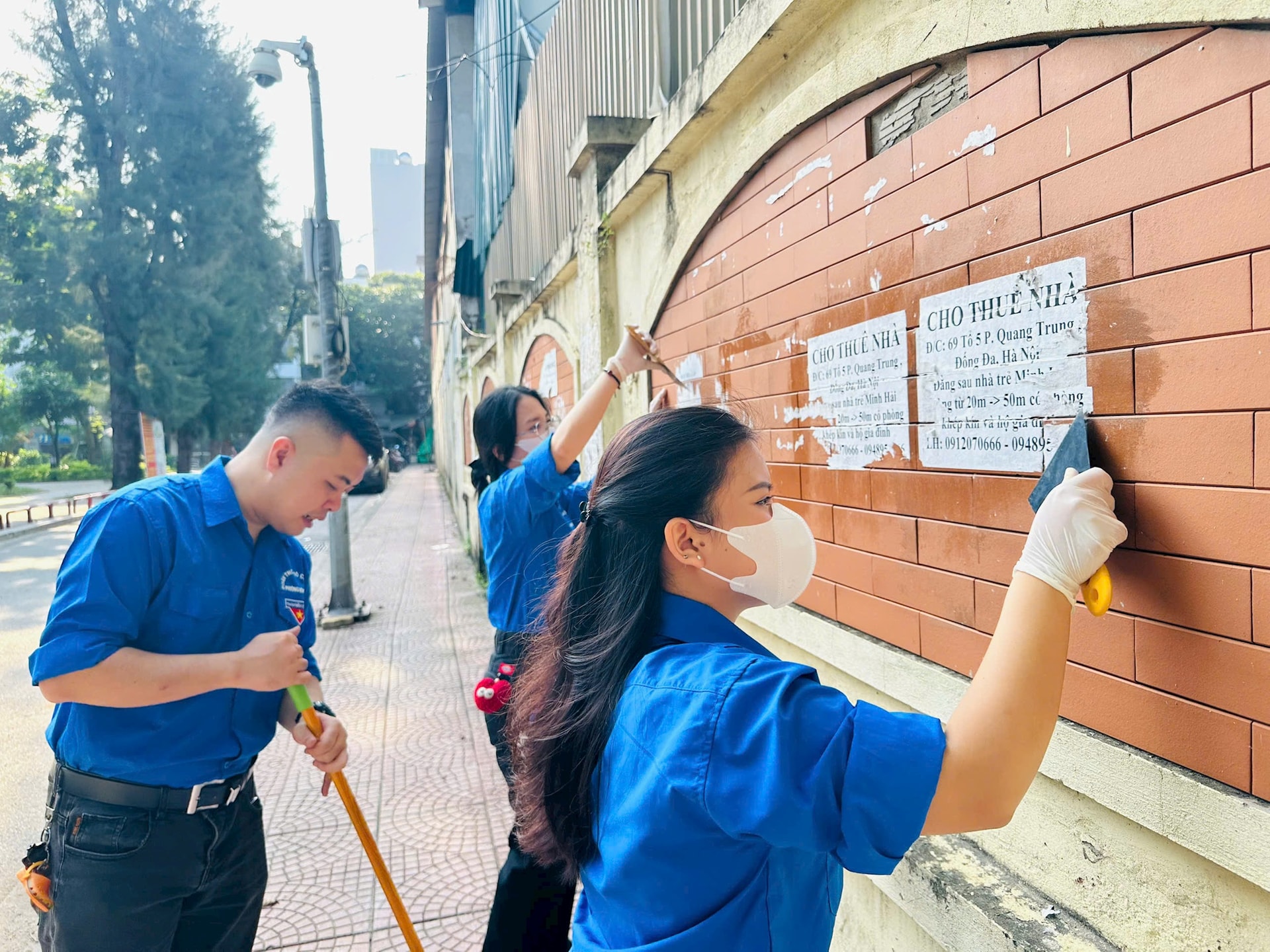 Chính quyền và nhân dân phường Đống Đa chung tay làm đẹp công viên- Ảnh 2.
