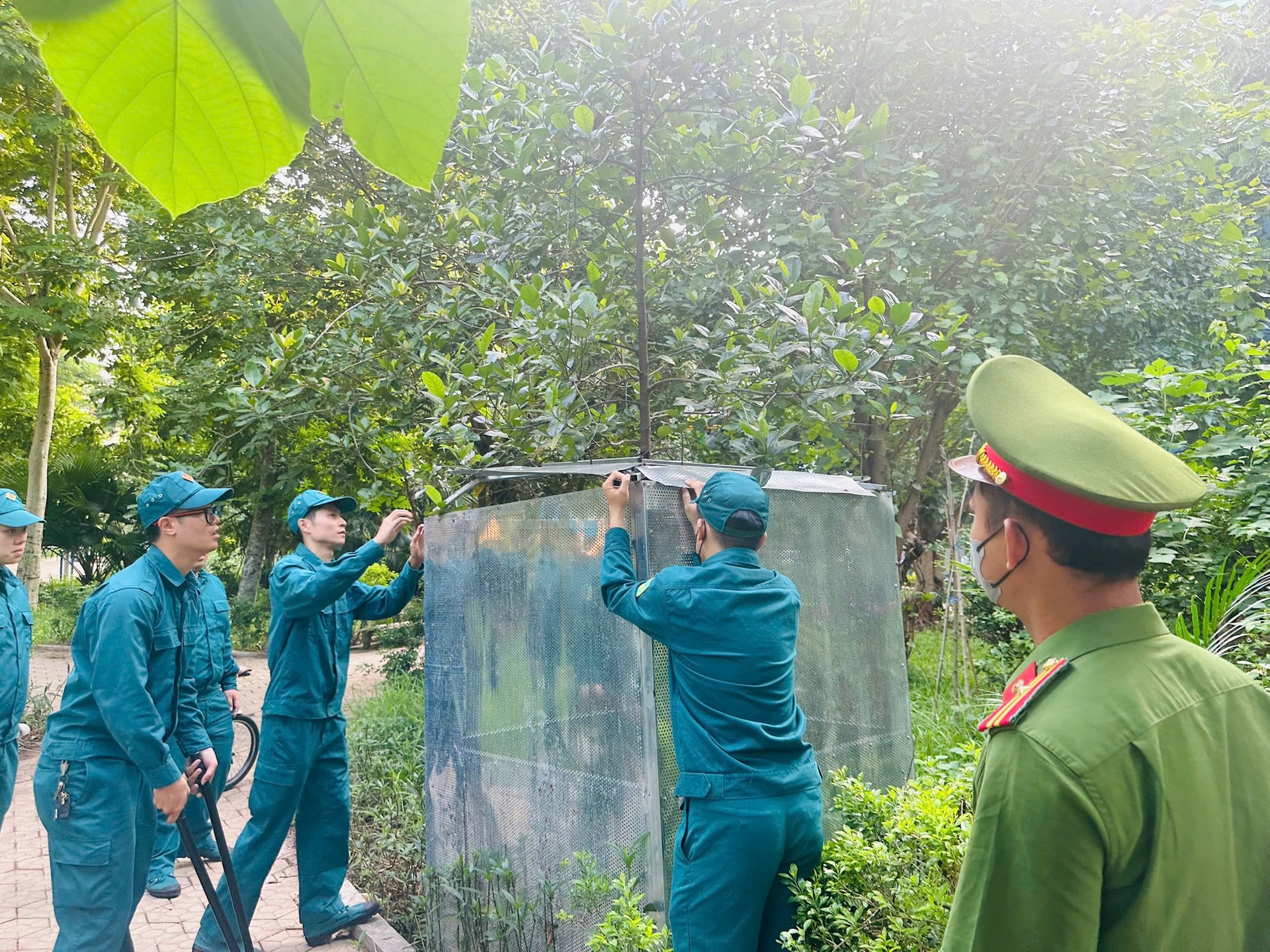 Chính quyền và nhân dân phường Đống Đa chung tay làm đẹp công viên- Ảnh 5.