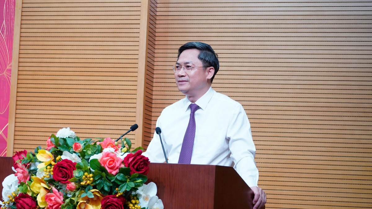 Đảng bộ phường Đống Đa tổ chức trao Huy hiệu Đảng đợt 2/9 cho 188 đảng viên lão thành- Ảnh 1.