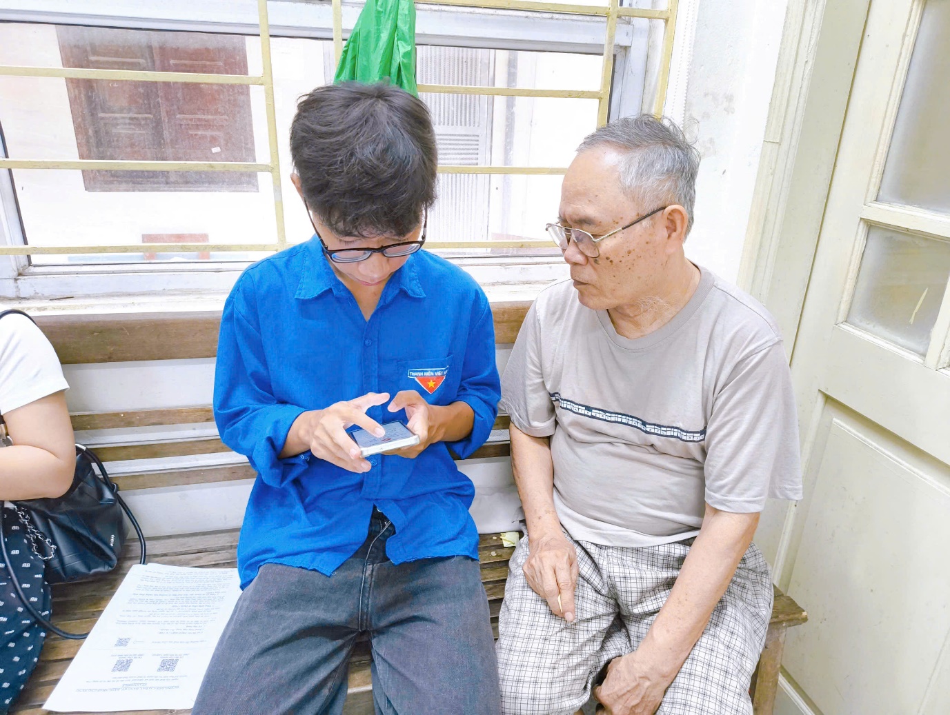 Phường Thanh Liệt tích cực hỗ trợ người dân cài đặt ứng dụng eTax Mobile- Ảnh 4.