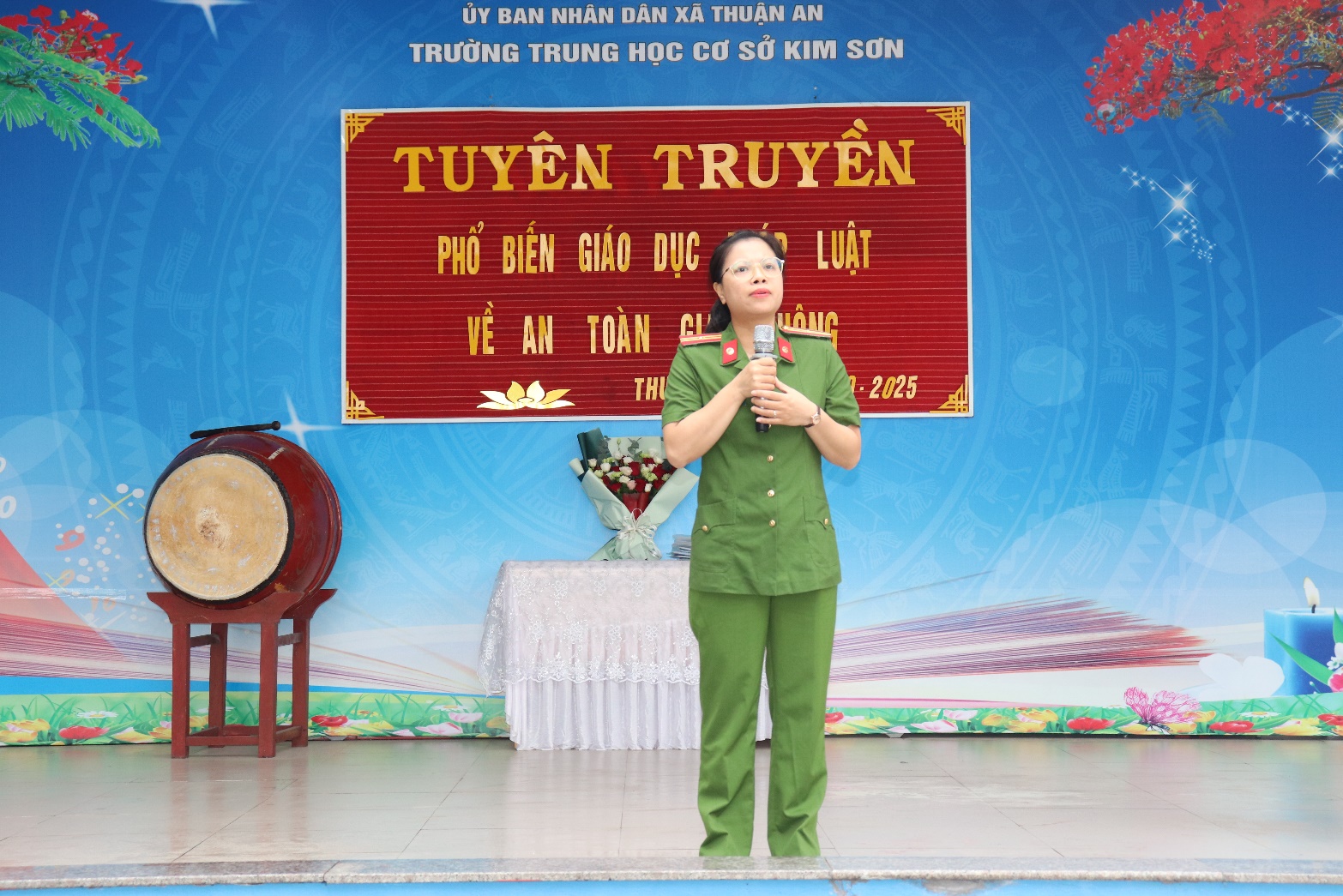 Tuyên truyền an toàn giao thông cho học sinh Trường THCS Kim Sơn- Ảnh 1.