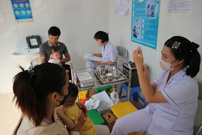 100% chỉ tiêu về tiêm chủng mở rộng đạt tiến độ đề ra- Ảnh 1.
