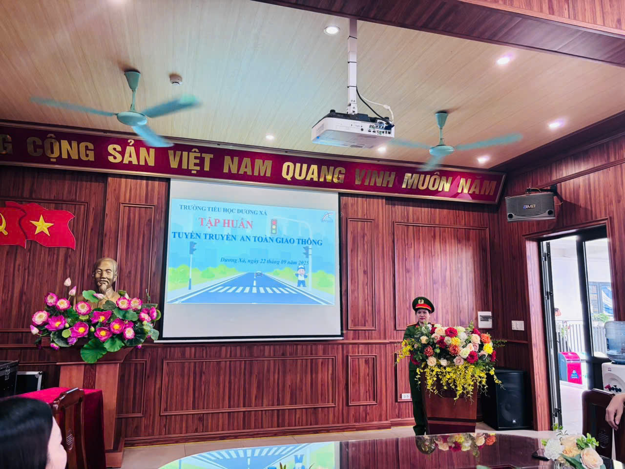 Công an xã Gia Lâm tổ chức tuyên truyền các quy định về an toàn PCCC và an toàn giao thông- Ảnh 2.