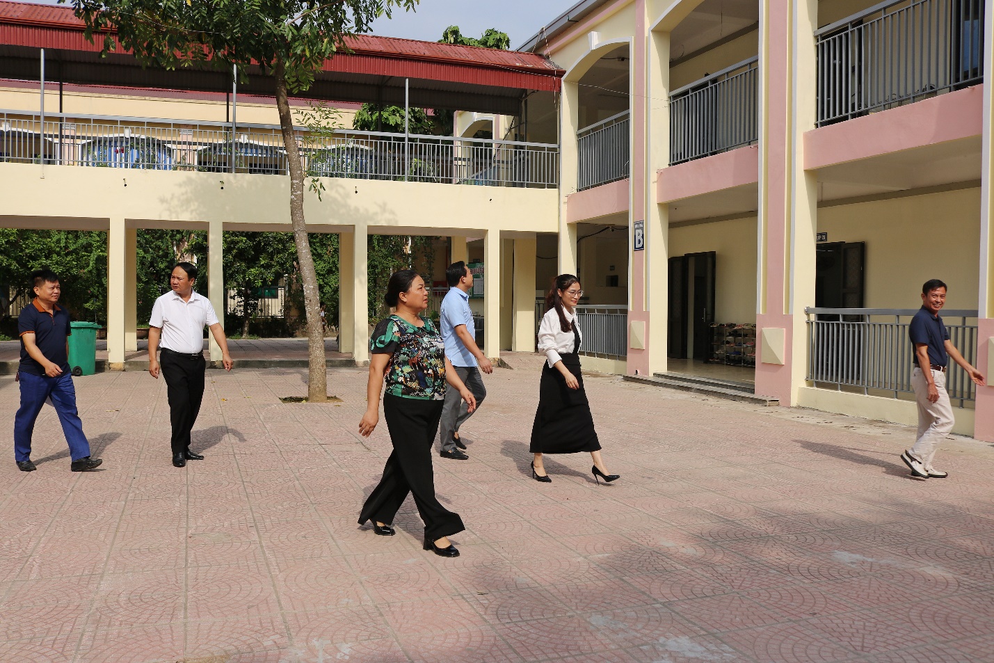 C:\Users\Admin\Desktop\tin gs truong thbe tong\IMG_7764.JPG