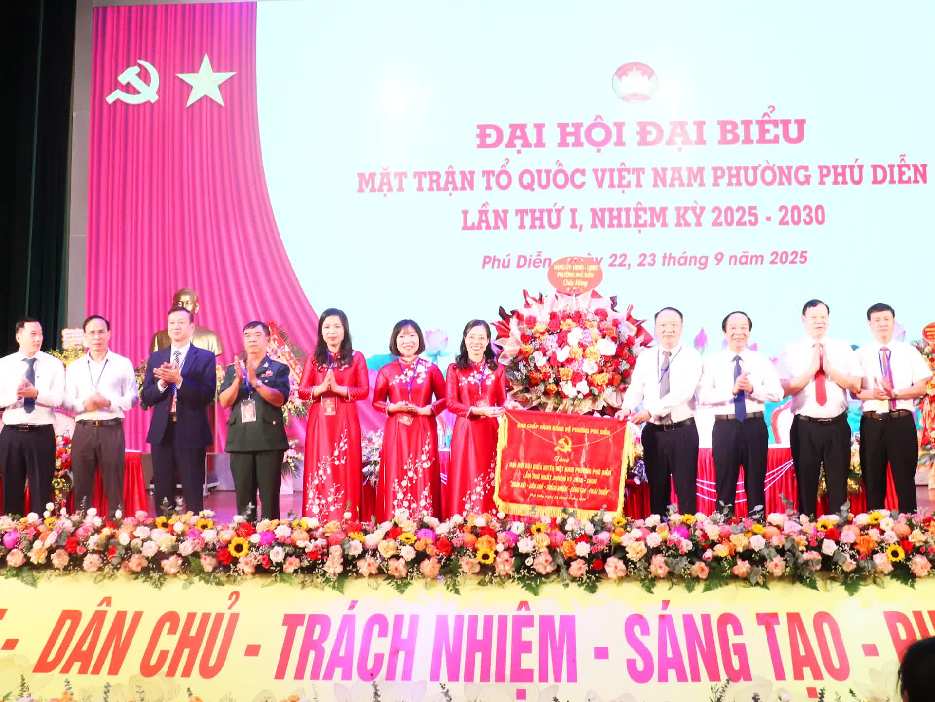 Phường Phú Diễn quyết tâm xây dựng "MTTQ số"- Ảnh 4.