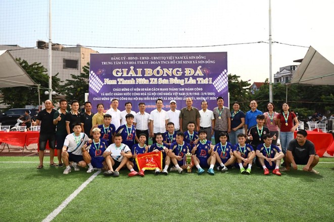 Bế mạc Giải bóng đá nam thanh niên xã Sơn Đồng lần thứ I- Ảnh 1.