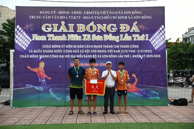 Bế mạc Giải bóng đá nam thanh niên xã Sơn Đồng lần thứ I- Ảnh 3.