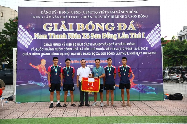 Bế mạc Giải bóng đá nam thanh niên xã Sơn Đồng lần thứ I- Ảnh 4.