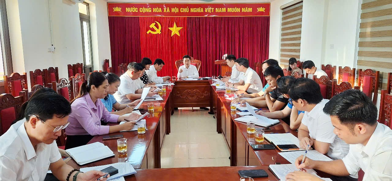 Xã Hát Môn triển khai công tác phòng chống, ứng phó với cơn bão số 9 - RAGASA- Ảnh 1.