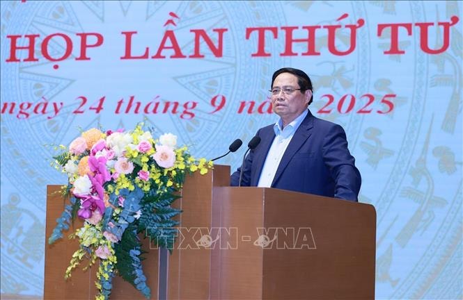Thủ tướng: Đi từng ngõ, gõ từng nhà, rà từng người để chuyển đổi số- Ảnh 1.