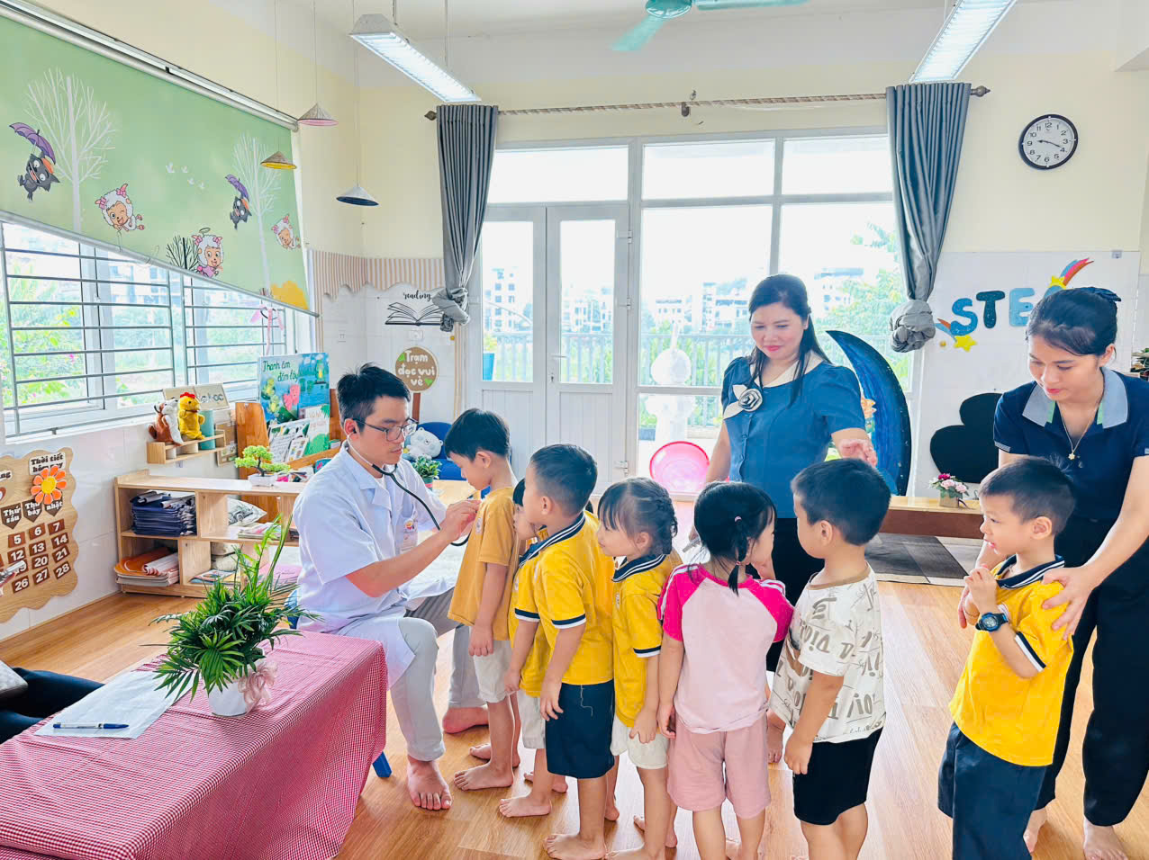 Khám sáng lọc bệnh tim mạch miễn phí cho trẻ em mầm non trên địa bàn xã An Khánh- Ảnh 2.