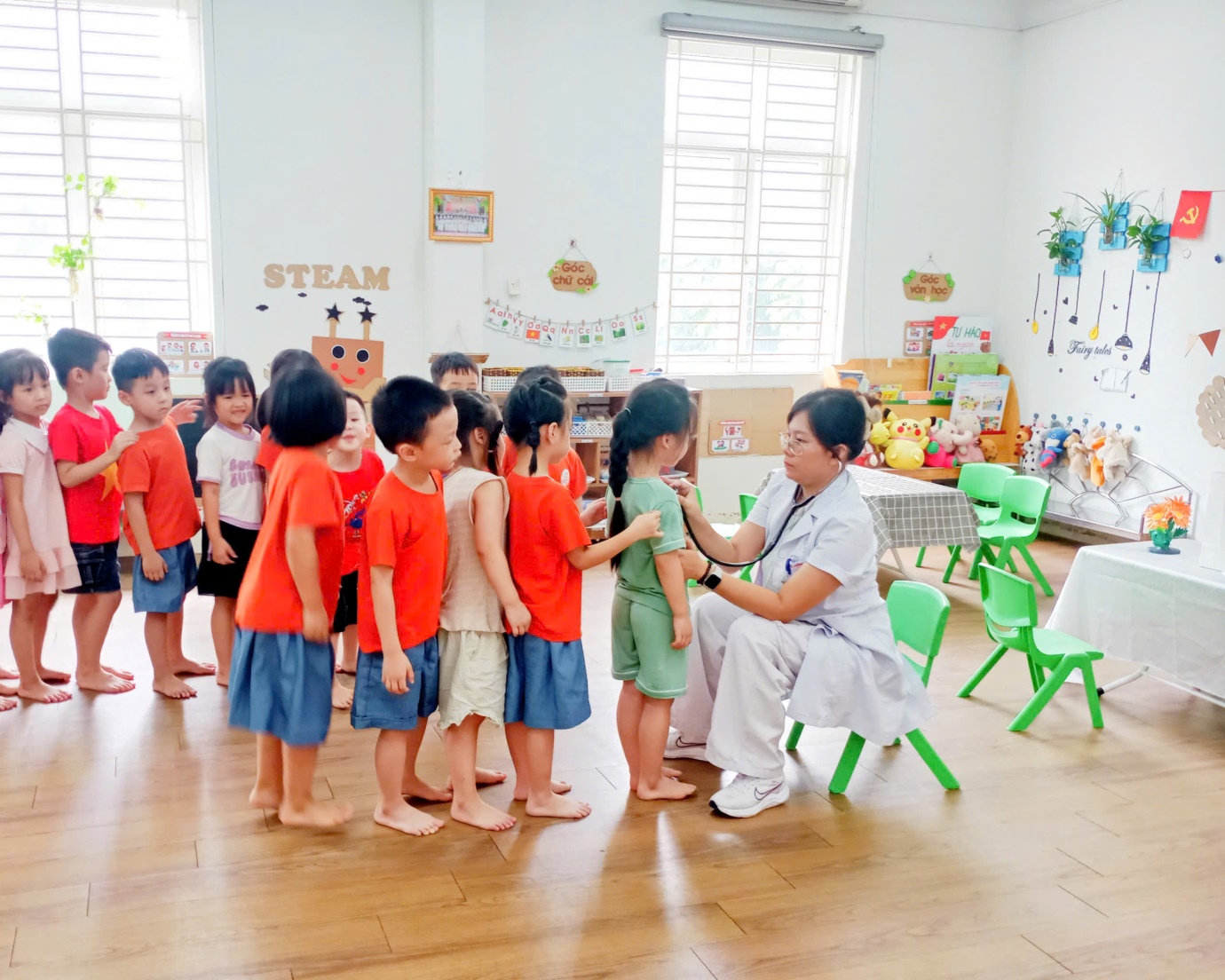 Khám sáng lọc bệnh tim mạch miễn phí cho trẻ em mầm non trên địa bàn xã An Khánh- Ảnh 6.