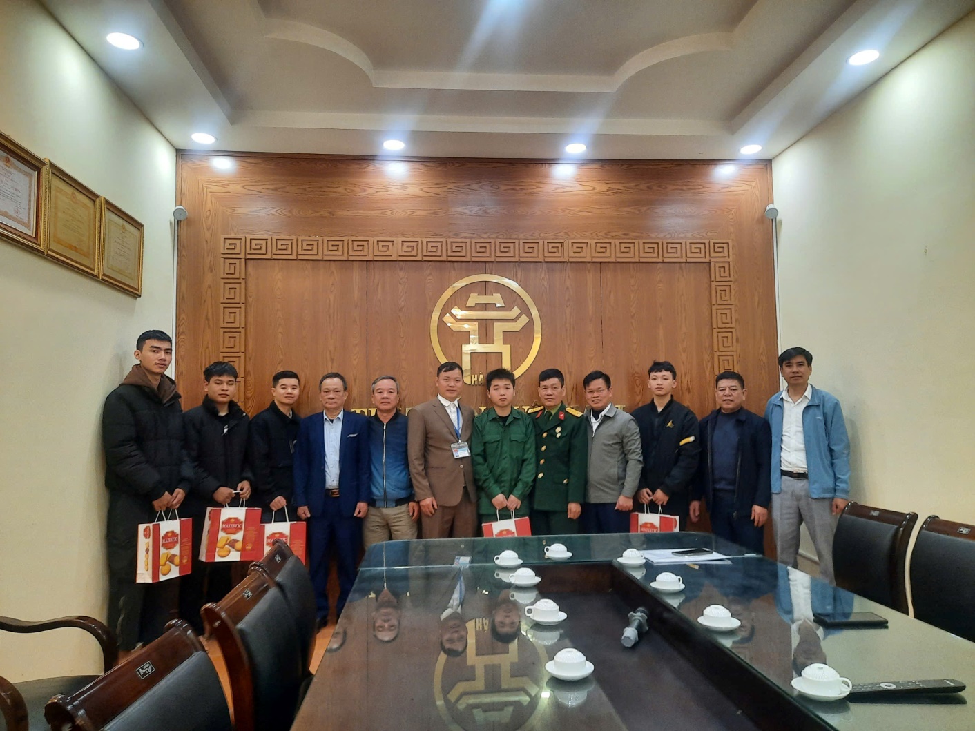 C:\Users\May tinh Loc Ninh\Downloads\Trao quà Tân binh Xuân Mai 2025.jpg