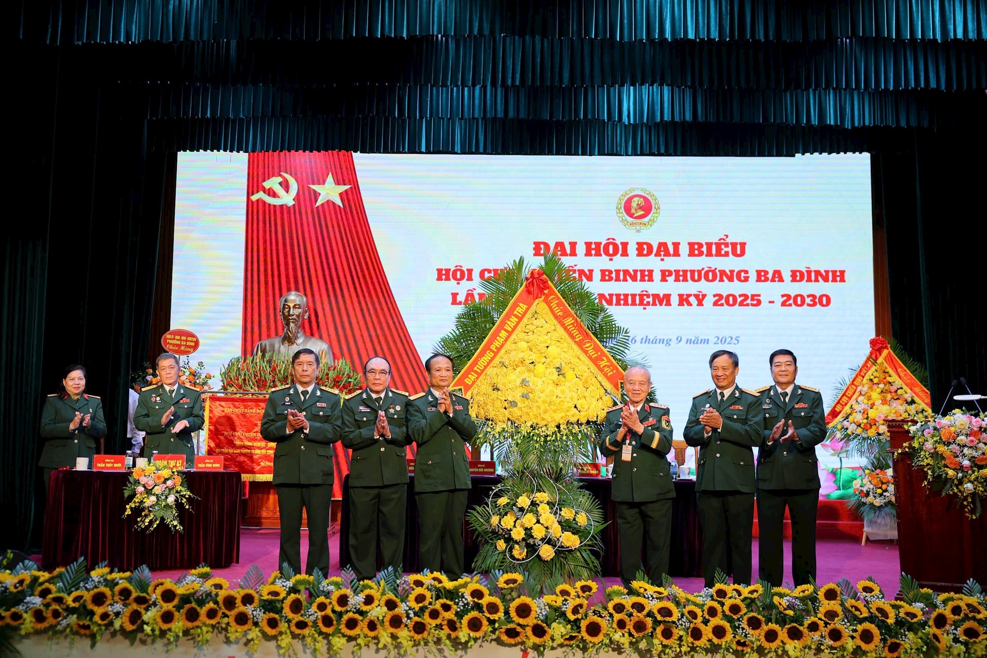 Đại tướng Phạm Văn Trà dự Đại hội Hội Cựu chiến binh phường Ba Đình- Ảnh 1.