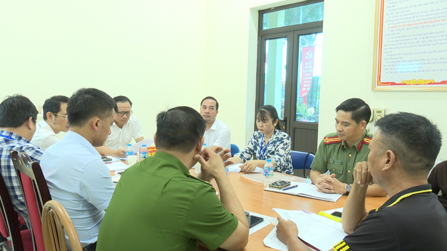 Đồng chí Nguyễn Trúc Anh - TUV, Bí thư Đảng ủy, Chủ tịch HĐNĐ xã tiếp công dân định kỳ tháng 9/2025- Ảnh 2.
