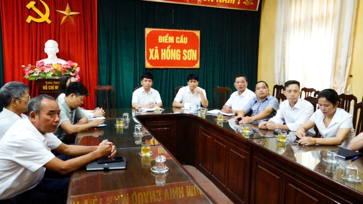 Đại biểu Quốc hội thành phố Hà Nội (đơn vị bầu cử số 9) tiếp xúc cử tri trước kỳ họp thứ 10- Ảnh 1.