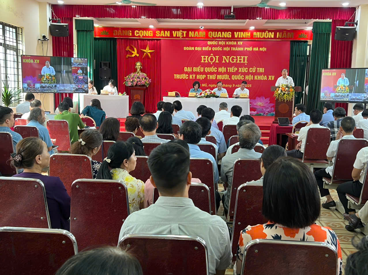 Đoàn đại biểu Quốc hội thành phố Hà nội tiếp xúc cử tri các phường tại đơn vị bầu cử số 3 trước kỳ họp thứ 10 Quốc hội khó XV- Ảnh 1.