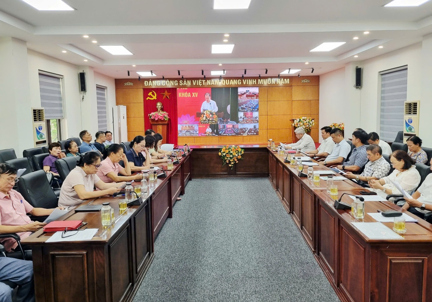 Đoàn đại biểu Quốc hội thành phố Hà nội tiếp xúc cử tri các phường tại đơn vị bầu cử số 3 trước kỳ họp thứ 10 Quốc hội khó XV- Ảnh 2.