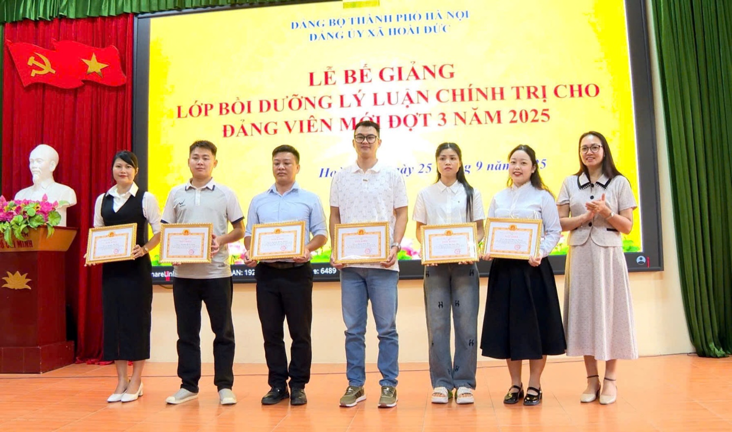 Đảng ủy xã Hoài Đức bế giảng lớp bồi dưỡng lý luận chính trị cho Đảng viên mới đợt 3 năm 2025- Ảnh 8.