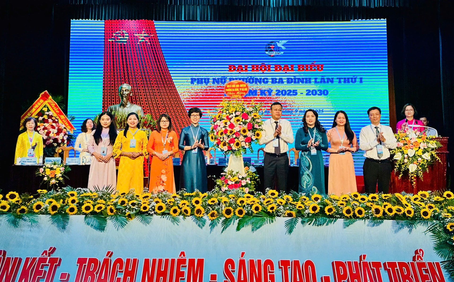 Đồng chí Nguyễn Tuyết Trinh giữ chức Chủ tịch Hội Liên hiệp phụ nữ phường Ba Đình- Ảnh 3.