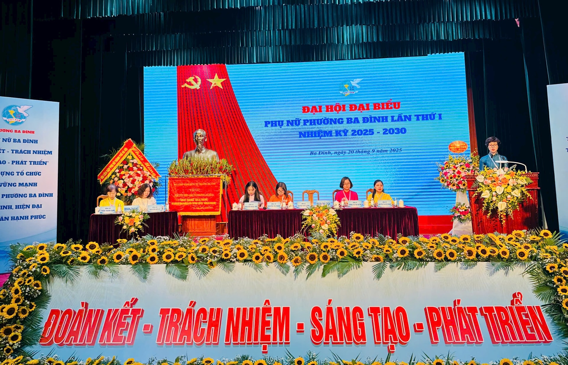 Đồng chí Nguyễn Tuyết Trinh giữ chức Chủ tịch Hội Liên hiệp phụ nữ phường Ba Đình- Ảnh 1.