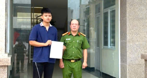 Tuổi trẻ Tam Hưng hăng hái viết đơn tình nguyện tham gia nghĩa vụ Công an nhân dân năm 2026- Ảnh 2.