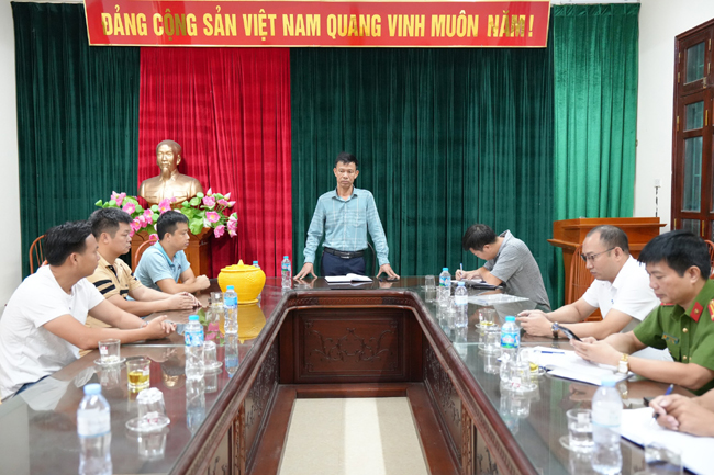 Xã Hạ Bằng khẩn trương đảm bảo an toàn cho 9 hộ dân dưới chân chùa Cực Lạc- Ảnh 1.