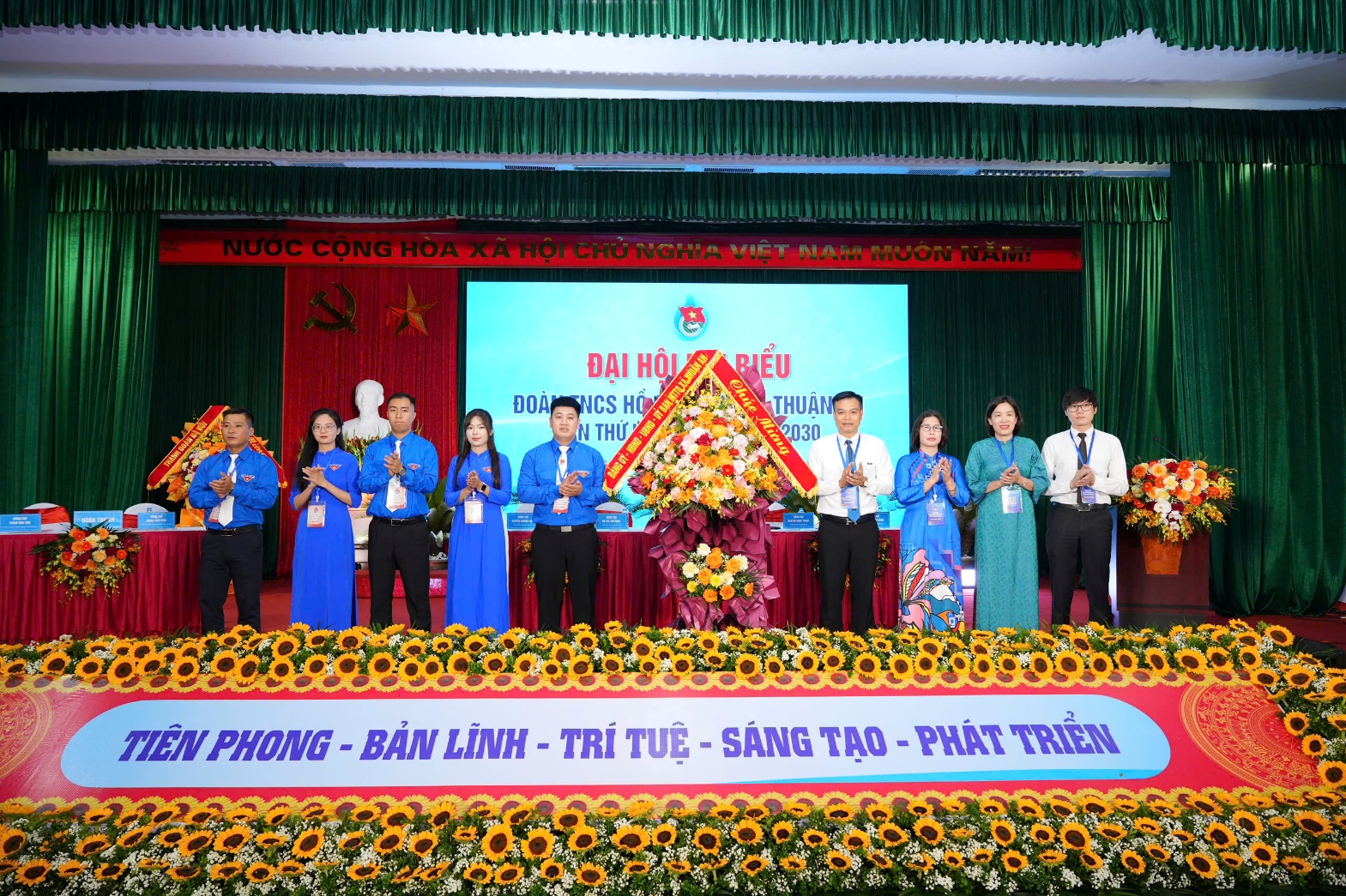 A group of people standing on a stage  AI-generated content may be incorrect.