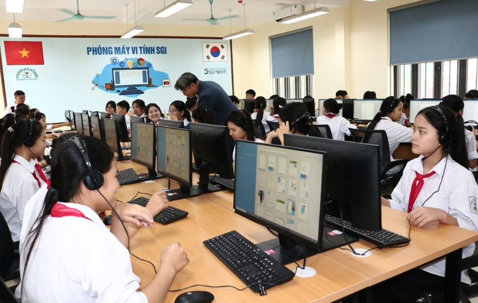 Công ty Bảo hiểm Bảo lãnh Seoul (Hàn Quốc): Trao Tặng Phòng Máy Tính trị Giá 650 triệu đồng cho Trường THCS An Phú- Ảnh 4.