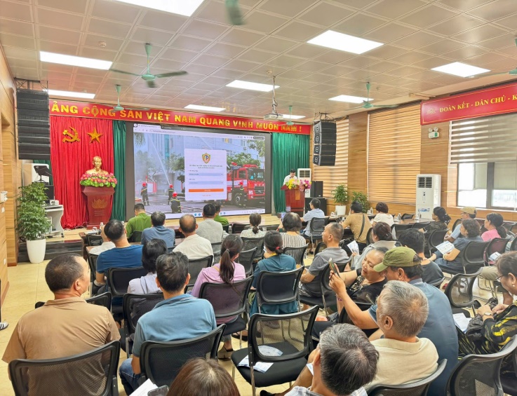 Công an phường Vĩnh Tuy phối hợp tổ chức tập huấn khai báo, cập nhật thông tin cơ sở vào hệ thống Cơ sở dữ liệu quốc gia về PCCC- Ảnh 2.