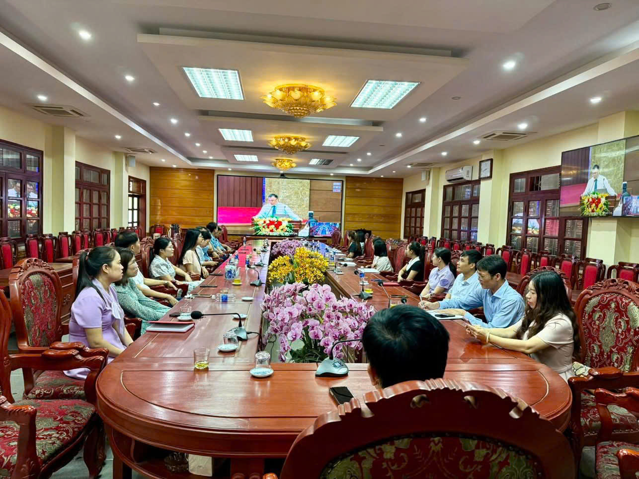 Điểm cầu xã Mỹ Đức dự tập huấn công tác xây dựng đảng, đoàn thể năm 2025- Ảnh 1.