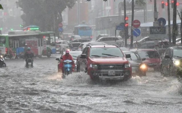 Hà Nội chủ động triển khai ứng phó với bão số 10, mưa lớn, lũ quét và sạt lở đất- Ảnh 1.