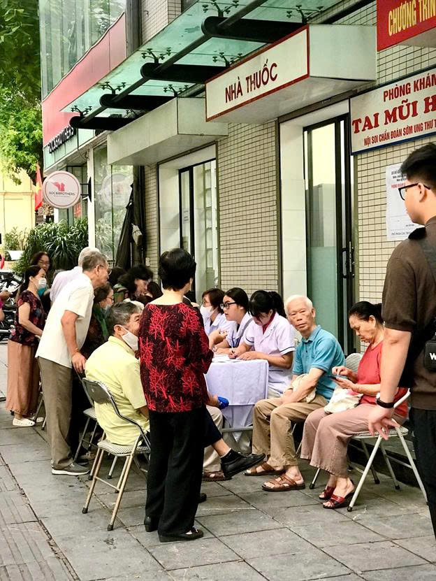 TRẠM Y TẾ PHƯỜNG CỬA NAM TỔ CHỨC CÁC HOẠT ĐỘNG CHĂM SÓC SỨC KHỎE NGƯỜI CAO TUỔI NĂM 2025- Ảnh 7.