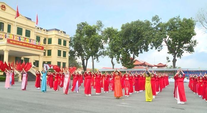 Phụ nữ xã Phúc Thọ - Bản lĩnh – Trí tuệ - Khát vọng vươn mình cùng kỷ nguyên mới- Ảnh 3.