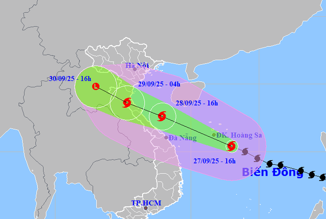 Tập trung ứng phó với cơn bão số 10 và mưa lũ, sạt lở đất.- Ảnh 1.