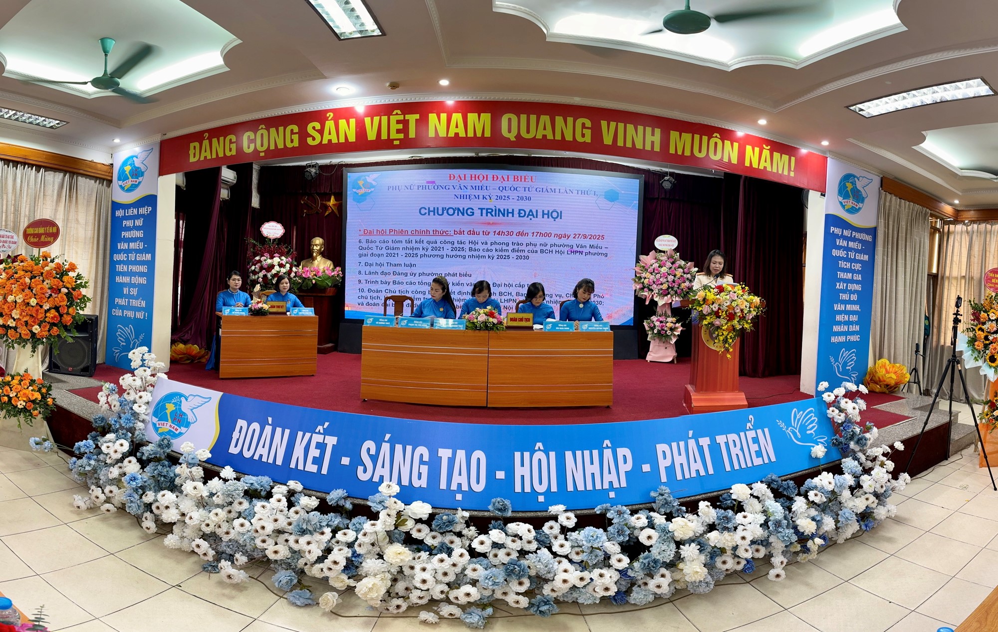 PHỤ NỮ VĂN MIẾU- QUỐC TỬ GIÁM GÓP PHẦN XÂY DỰNG PHƯỜNG TRỞ THÀNH TRUNG TÂM VĂN HÓA, DỊCH VỤ, DU LỊCH CỦA HÀ NỘI- Ảnh 4. PHỤ NỮ VĂN MIẾU- QUỐC TỬ GIÁM GÓP PHẦN XÂY DỰNG PHƯỜNG TRỞ THÀNH TRUNG TÂM VĂN HÓA, DỊCH VỤ, DU LỊCH CỦA HÀ NỘI- Ảnh 4.
