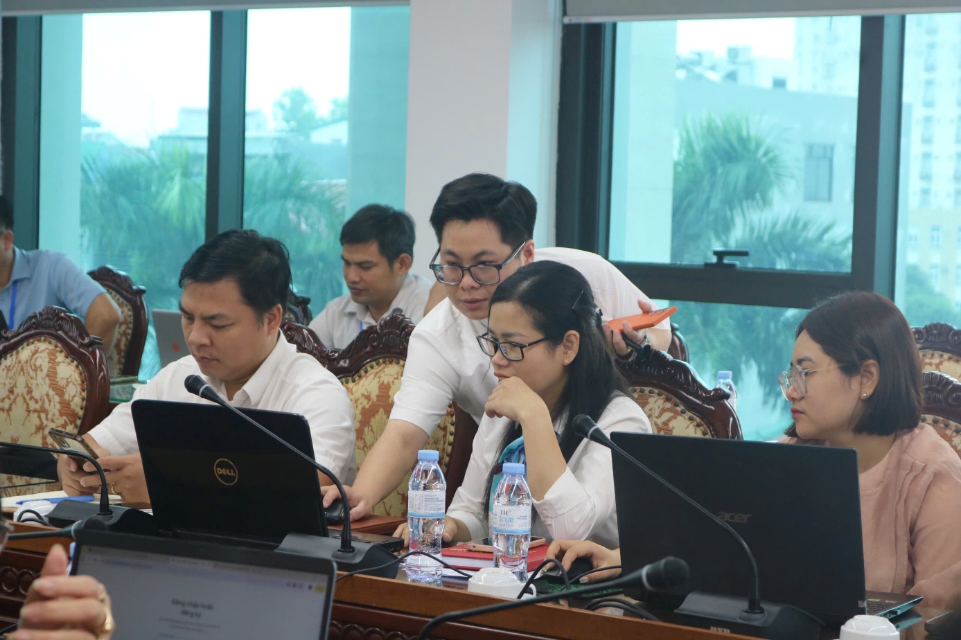 C:\Users\MAY 1\Desktop\Tập huấn AI\z6959605612446_d1061a1d3f5c7b8e2763e38c613aa24c.jpg