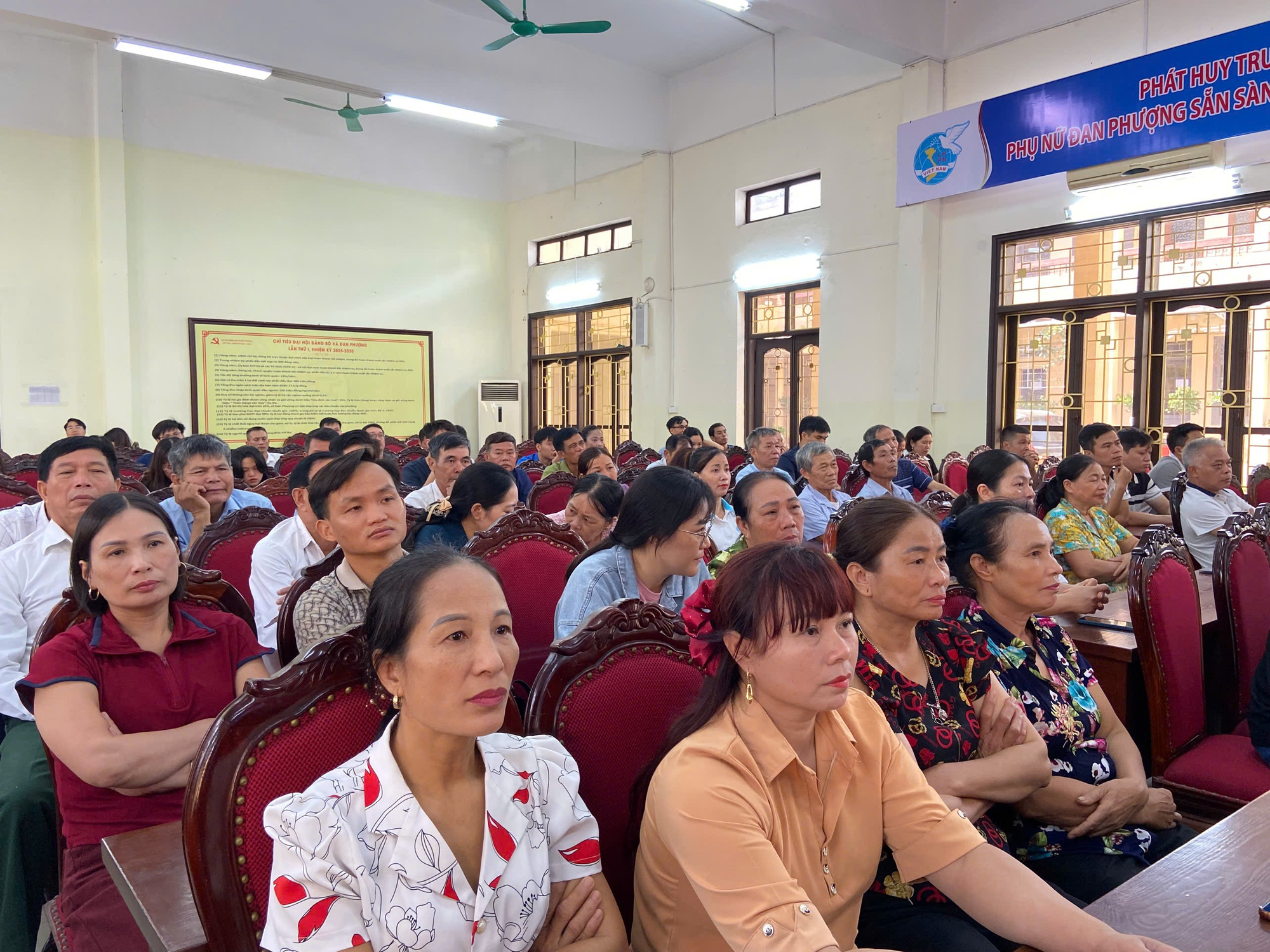 Gần 200 đại biểu tham gia tập huấn kỹ năng số.- Ảnh 2.