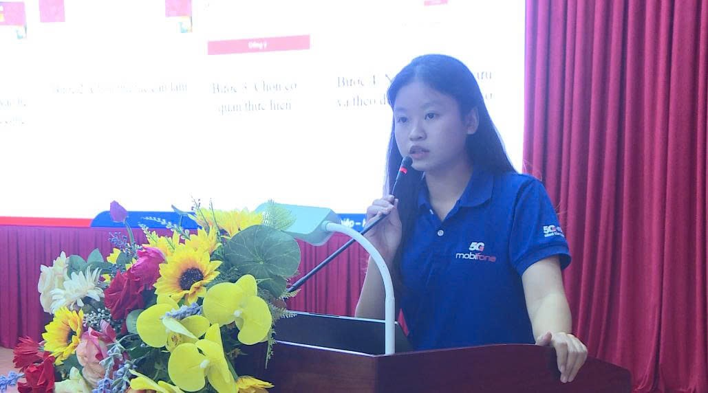 Hát Môn: tập huấn “Hướng dẫn thực hiện dịch vụ công trực tuyến và sử dụng các công cụ AI, tiện ích công nghệ số- Ảnh 2.