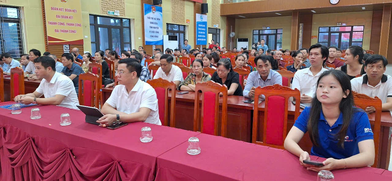 Hát Môn: tập huấn “Hướng dẫn thực hiện dịch vụ công trực tuyến và sử dụng các công cụ AI, tiện ích công nghệ số- Ảnh 4.