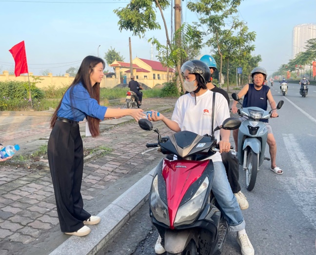 Tuổi trẻ Hoài Đức xung kích, tình nguyện tiếp sức người dân tham gia sự kiện kỷ niệm A80

- Ảnh 1.
