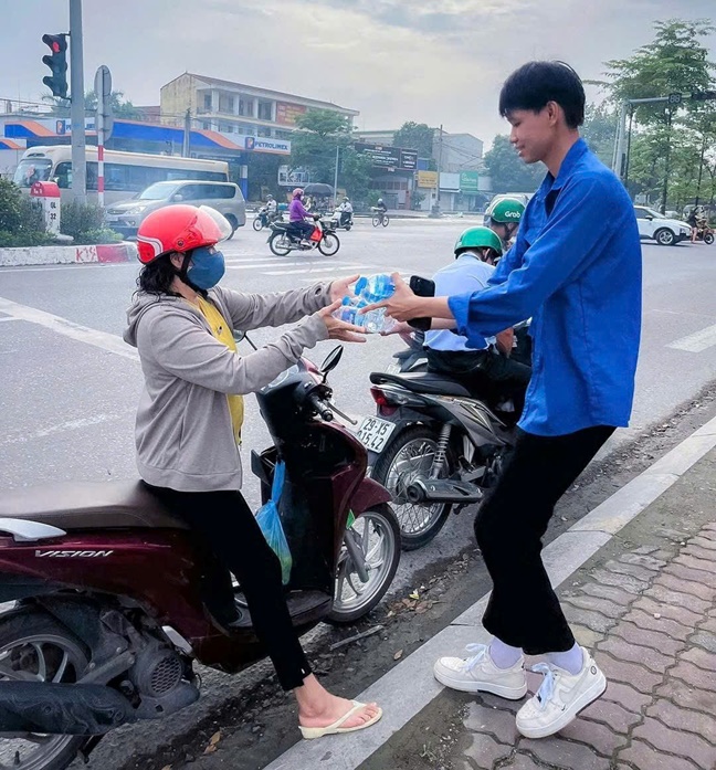 Tuổi trẻ Hoài Đức xung kích, tình nguyện tiếp sức người dân tham gia sự kiện kỷ niệm A80

- Ảnh 3.